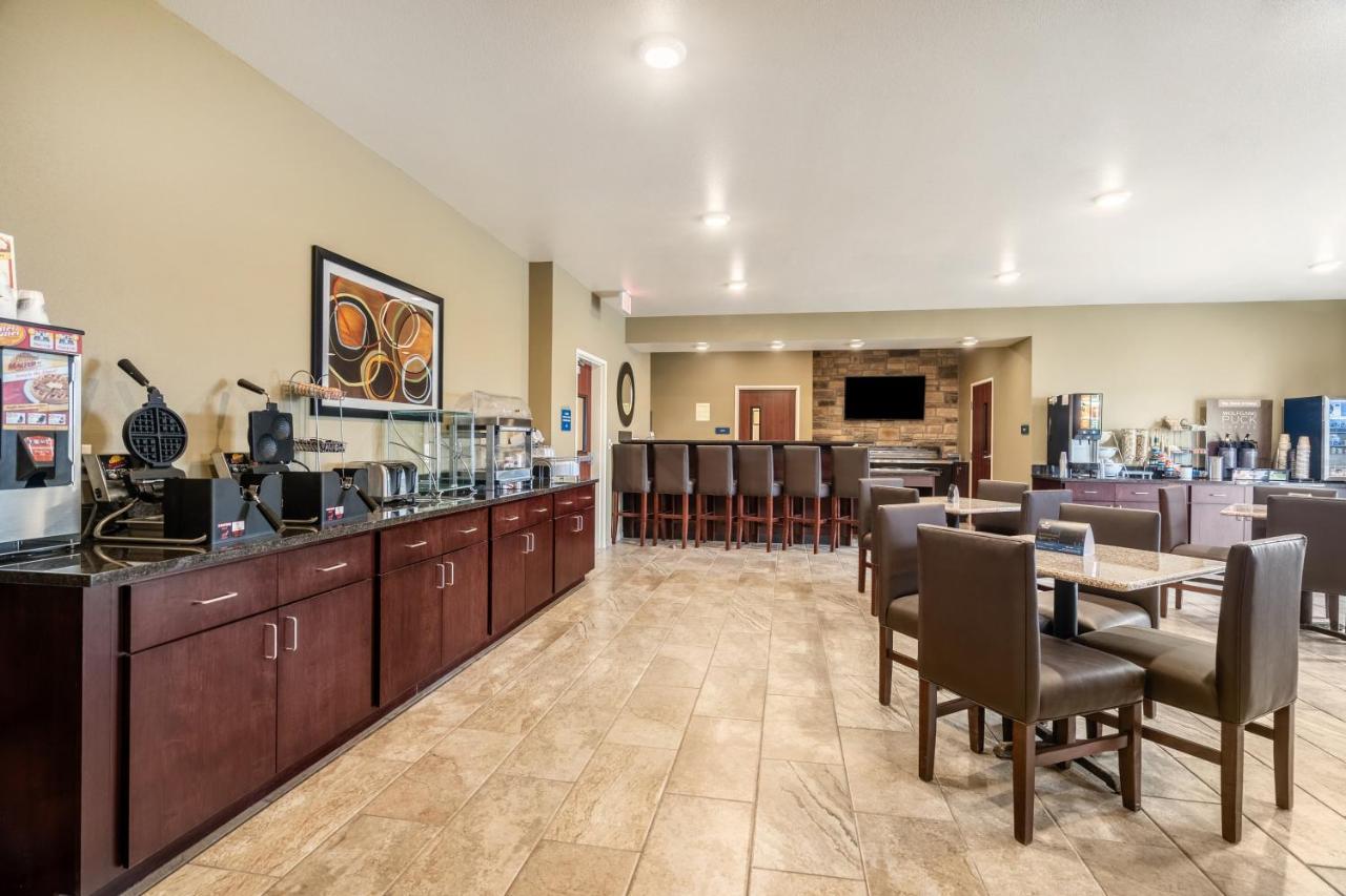 Cobblestone Hotel & Suites - Andrews Bagian luar foto