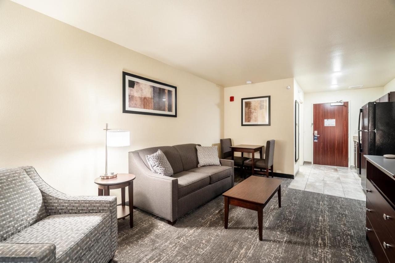 Cobblestone Hotel & Suites - Andrews Bagian luar foto