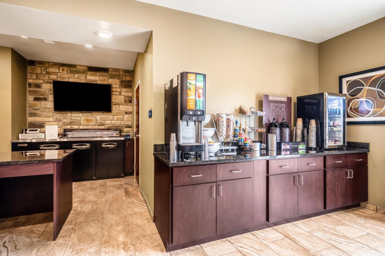 Cobblestone Hotel & Suites - Andrews Bagian luar foto