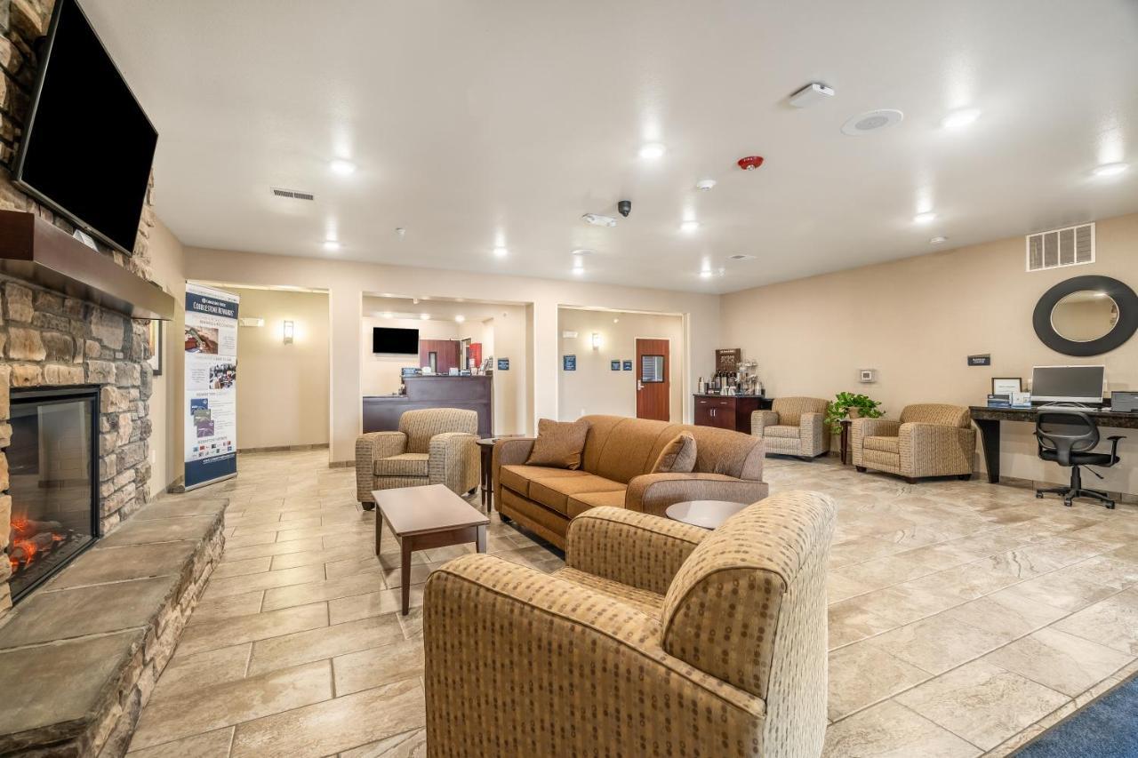 Cobblestone Hotel & Suites - Andrews Bagian luar foto