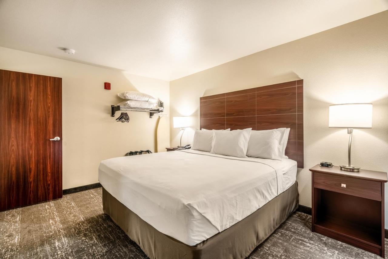 Cobblestone Hotel & Suites - Andrews Bagian luar foto